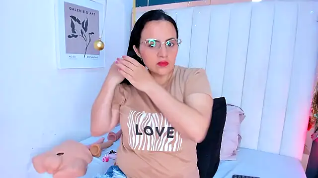 africa holmes online show from February 4, 2026, 2:17 am