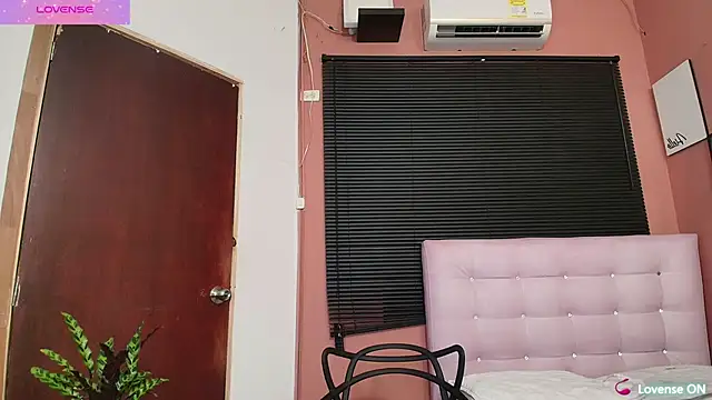 kinkyandsavage online show from January 10, 2025, 10:04 pm