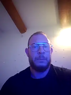 jourdinio13 online show from October 4, 2025, 5:11 pm