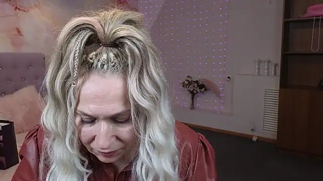 Penelope Pinky online show from January 17, 2025, 8:44 pm