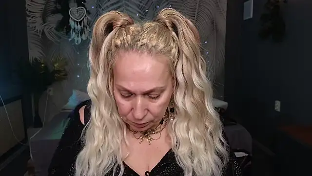 Penelope Pinky online show from January 24, 2025, 8:00 pm