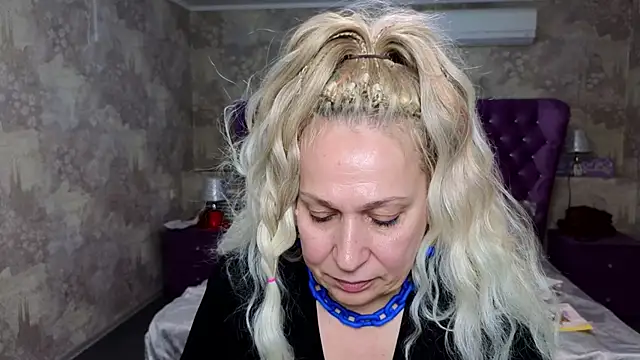 Penelope Pinky online show from January 31, 2025, 8:01 pm