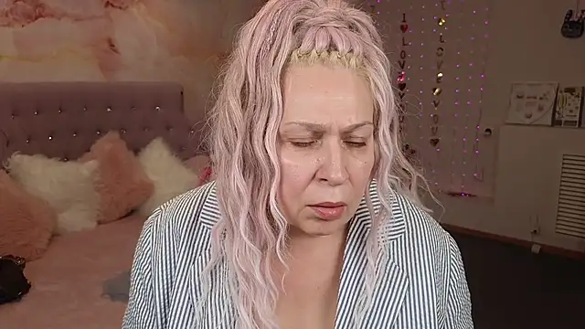 Penelope Pinky online show from March 3, 2025, 2:26 pm