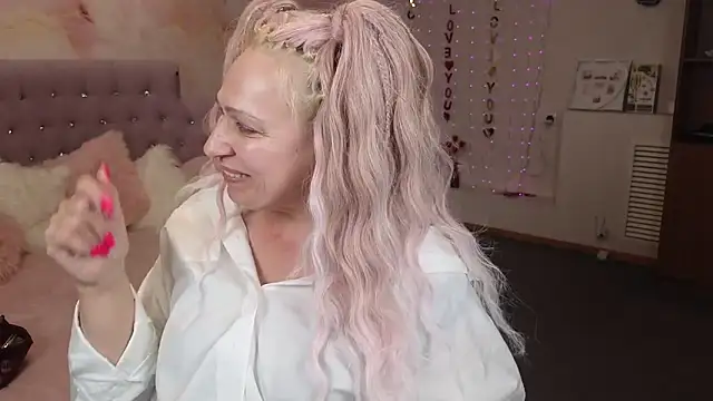 Penelope Pinky online show from March 4, 2025, 8:38 pm