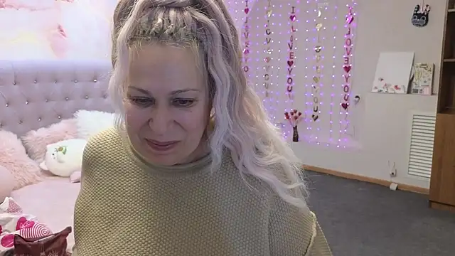 Penelope Pinky online show from March 17, 2025, 7:24 am