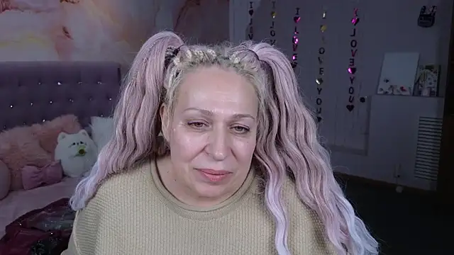 Penelope Pinky online show from March 19, 2025, 8:32 pm