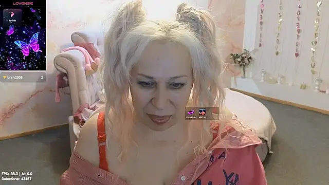 Penelope Pinky online show from July 29, 2026, 11:19 am