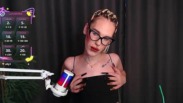 Cassie Bae online show from December 17, 2025, 11:27 am