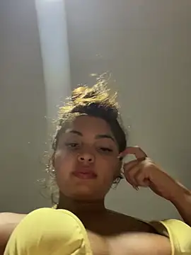 Nicollygriu online show from February 3, 2026, 3:04 am