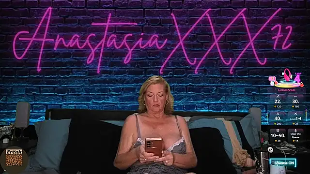 anastasiaxxx72 online show from November 12, 2025, 7:35 pm