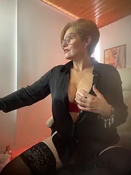 Adeellee  online show from October 12, 2025, 2:27 pm