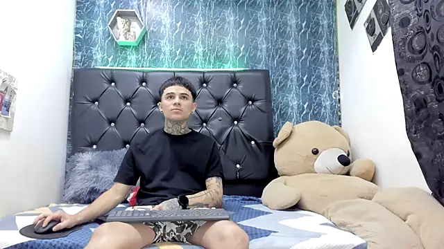 exotic hot couple online show from November 22, 2025, 1:04 am