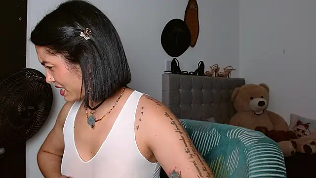 Sexy Lia  online show from April 6, 2026, 1:36 am