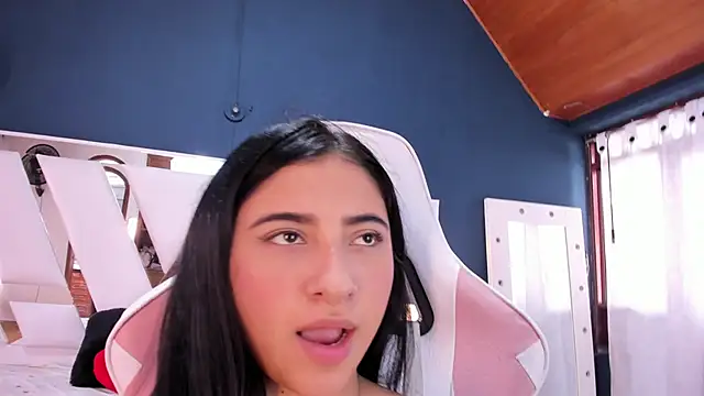 Emma Cutey online show from December 24, 2024, 4:19 pm