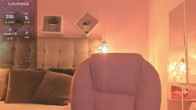 melanie hh online show from September 14, 2025, 4:11 am