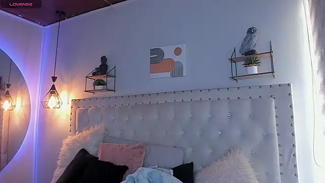 melanie hh online show from September 17, 2025, 8:10 pm