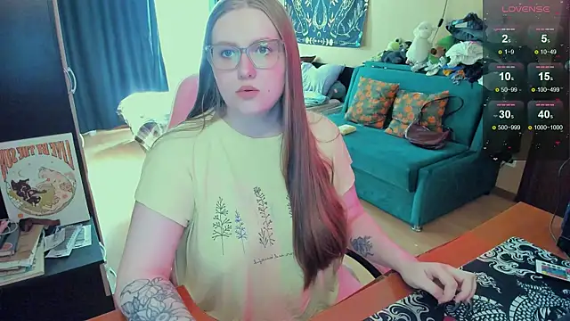 Alice Dreamgirl  online show from May 13, 2026, 1:30 pm