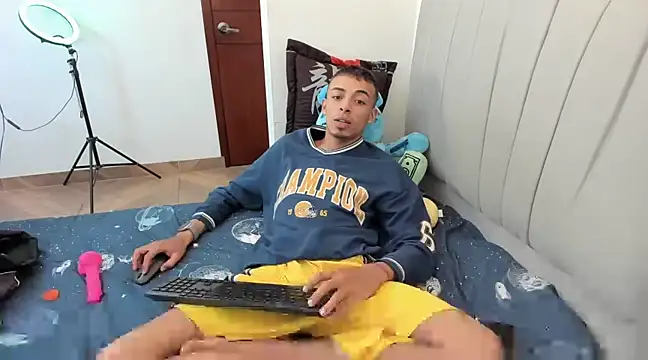 twink latino5 online show from December 23, 2024, 4:33 am