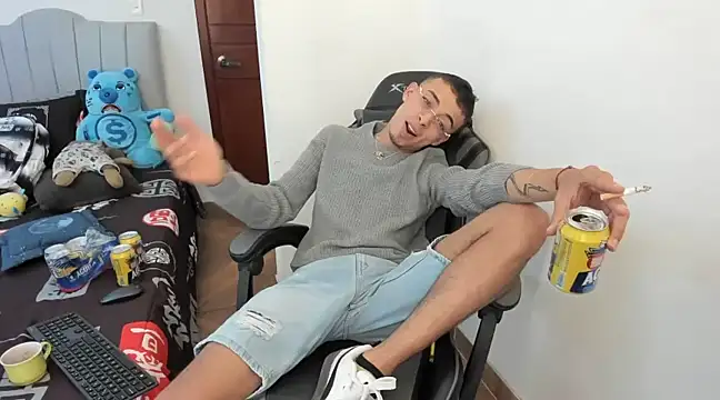 twink latino5 online show from December 25, 2024, 4:22 am