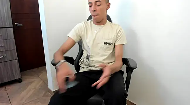 twink latino5 online show from February 1, 2025, 6:21 am