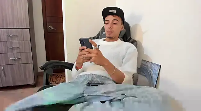 twink latino5 online show from March 14, 2025, 3:37 am
