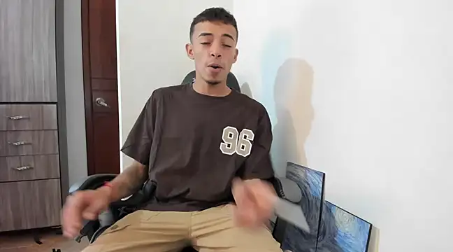 twink latino5 online show from March 20, 2025, 2:51 am
