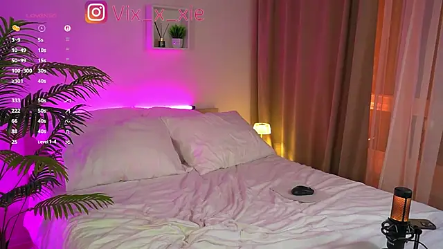 ViXXXiee online show from October 22, 2025, 6:07 pm