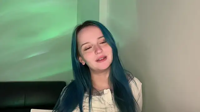 bumble bee online show from December 26, 2024, 3:42 pm