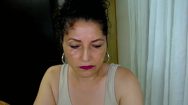 arianna ros3 online show from April 21, 2026, 11:51 pm