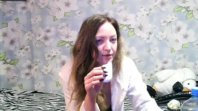 Snapshot of KattyLuuu chatting on February 9, 2025, 3:43 am KattyLuuu online show from February 9, 2025, 3:43 am