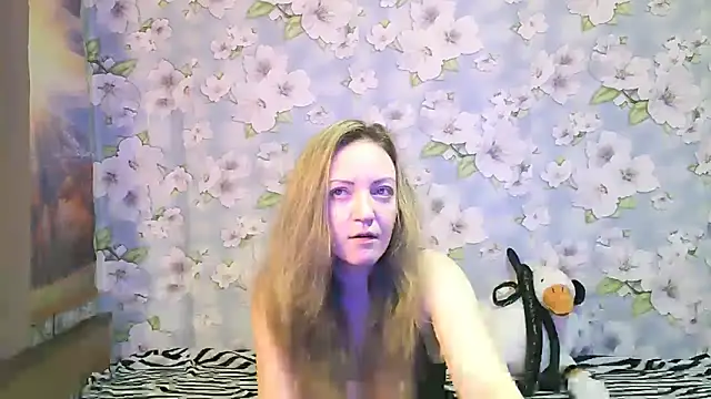 Snapshot of KattyLuuu chatting on September 12, 2025, 8:53 pm KattyLuuu online show from September 12, 2025, 8:53 pm