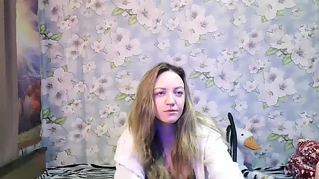 Snapshot of KattyLuuu chatting on November 2, 2025, 6:10 pm KattyLuuu online show from November 2, 2025, 6:10 pm