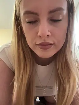 Snapshot of AzallandRoom chatting on April 13, 2026, 8:53 am AzallandRoom online show from April 13, 2026, 8:53 am