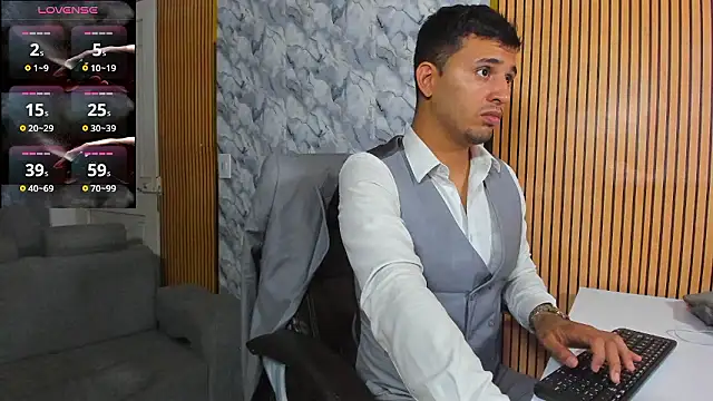 Snapshot of Hideintheoffice chatting on January 17, 2026, 3:22 am Hideintheoffice online show from January 17, 2026, 3:22 am