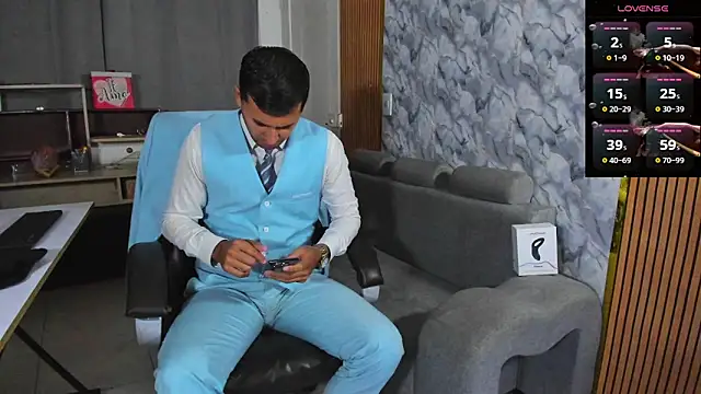 Snapshot of Hideintheoffice chatting on February 2, 2026, 3:27 am Hideintheoffice online show from February 2, 2026, 3:27 am