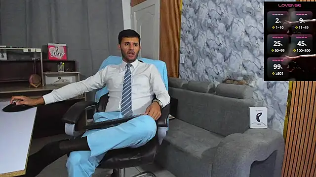 Snapshot of Hideintheoffice chatting on February 7, 2026, 5:44 am Hideintheoffice online show from February 7, 2026, 5:44 am