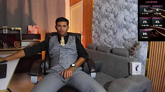 Snapshot of Hideintheoffice chatting on February 13, 2026, 5:14 am Hideintheoffice online show from February 13, 2026, 5:14 am