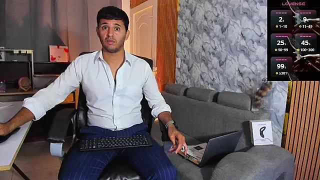 Snapshot of Hideintheoffice chatting on February 14, 2026, 3:47 am Hideintheoffice online show from February 14, 2026, 3:47 am