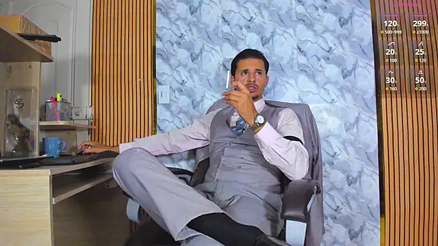Snapshot of Hideintheoffice chatting on August 5, 2026, 11:50 pm Hideintheoffice online show from August 5, 2026, 11:50 pm