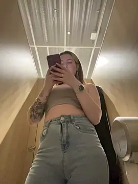 MayaMystic online show from February 13, 2025, 9:09 am