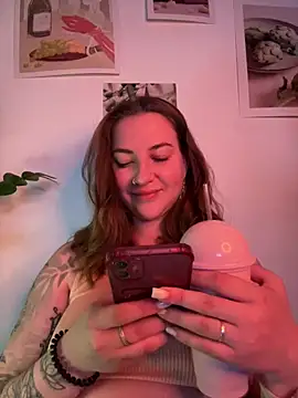 MayaMystic online show from April 22, 2026, 1:12 pm