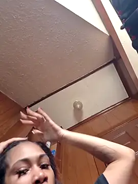 carmelbbyx22 online show from April 21, 2026, 12:55 pm