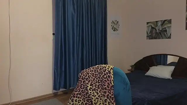 Snapshot of Miss_Moren chatting on November 18, 2025, 2:43 pm Miss Moren online show from November 18, 2025, 2:43 pm