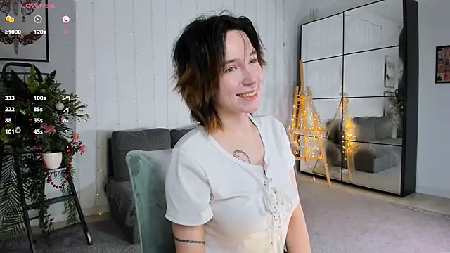 lilithlunna online show from December 27, 2024, 2:25 am