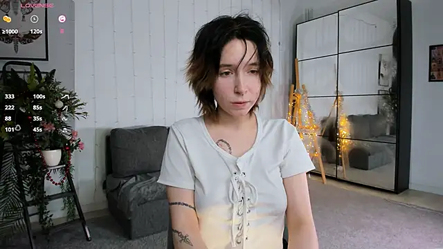 lilithlunna online show from December 27, 2024, 5:31 am