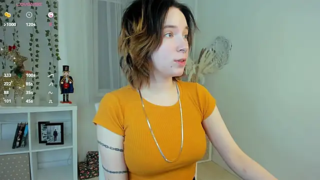 lilithlunna online show from December 28, 2024, 12:36 am