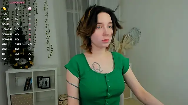 lilithlunna online show from December 30, 2024, 11:28 pm