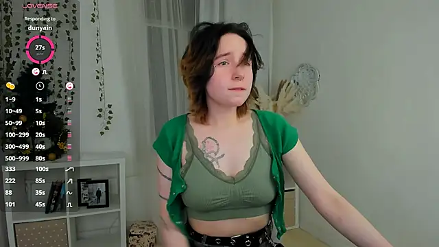 lilithlunna online show from December 31, 2024, 2:29 am