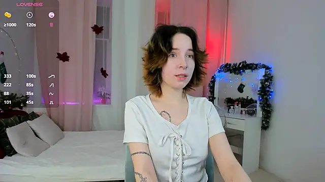 lilithlunna online show from January 2, 2025, 10:11 pm