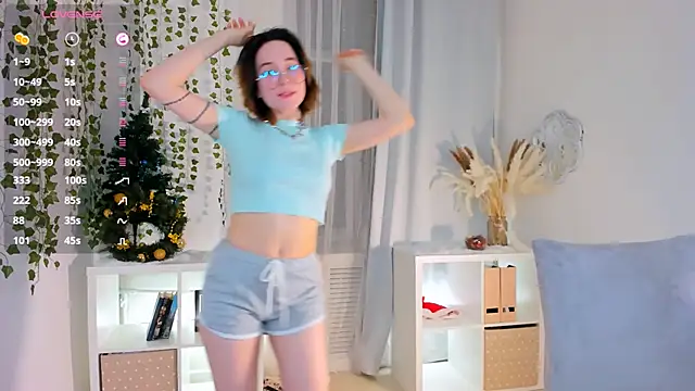 lilithlunna online show from January 5, 2025, 4:36 am